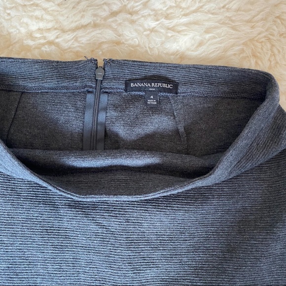 Banana Republic Grey Skirt - Picture 5 of 6